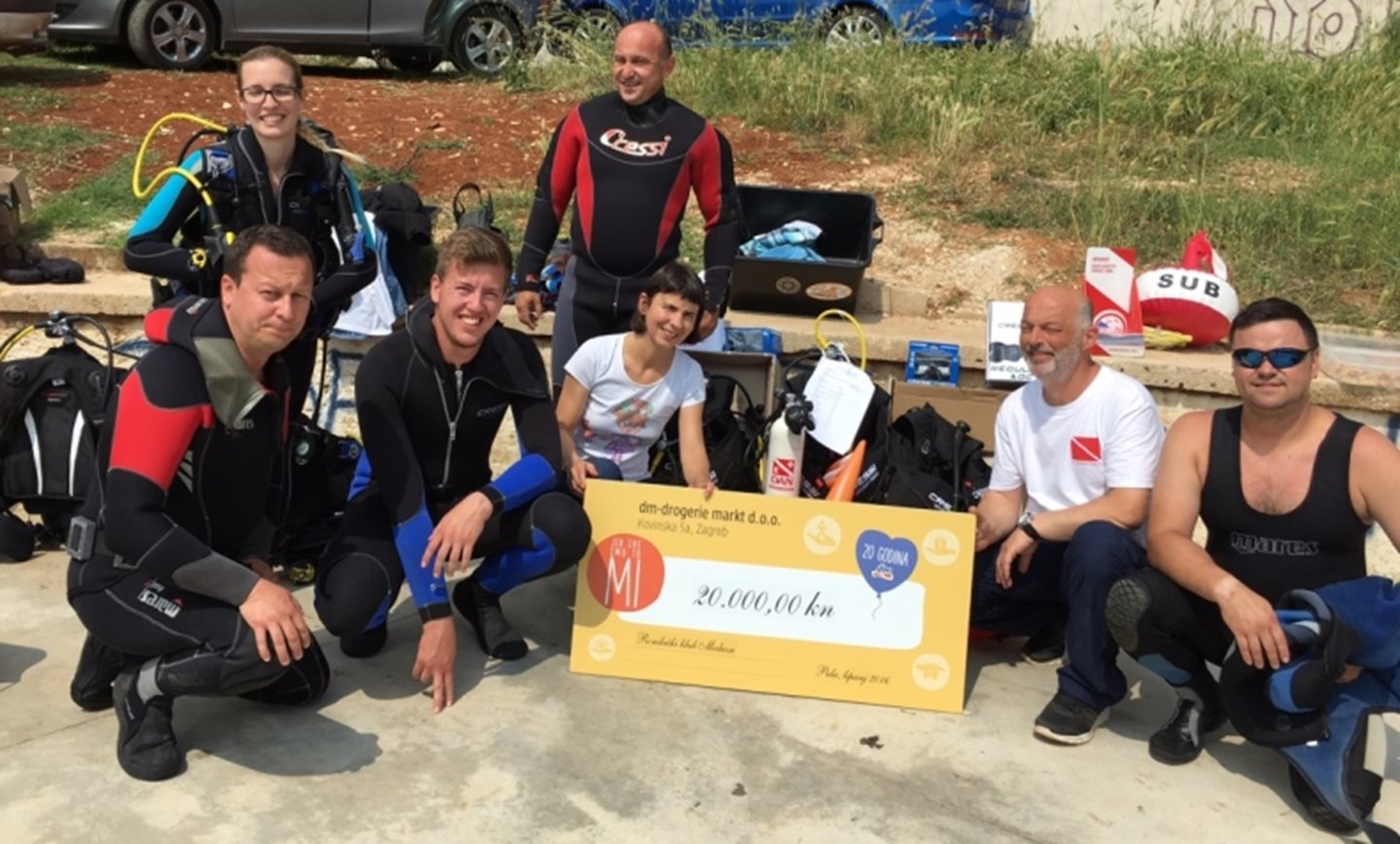 Ronilački klub Meduza očistio gradsku plažu Valkane